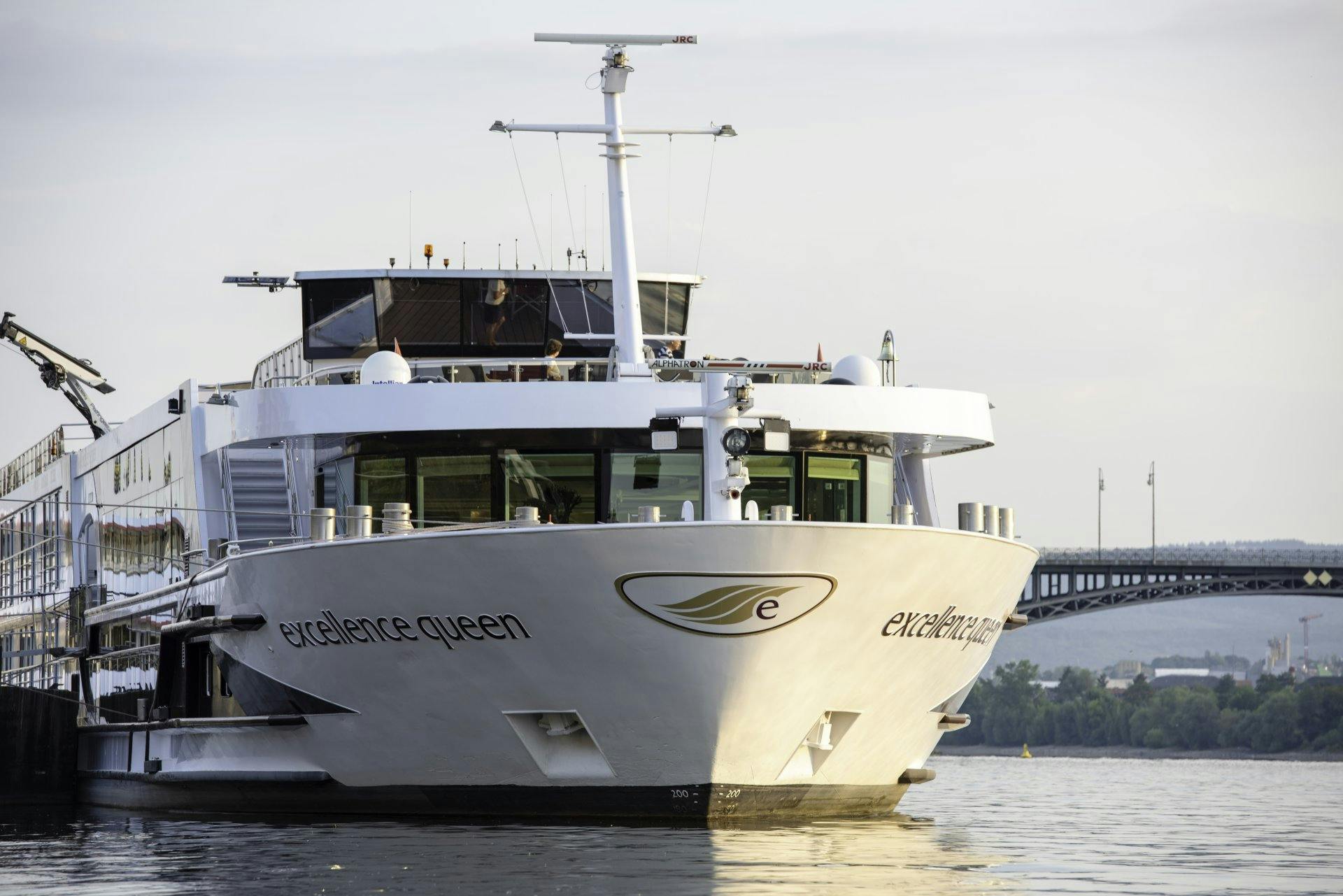 Die Excellence Queen bringt Sie zu den schönsten Golfplätzen an Rhein, Main, Mosen.