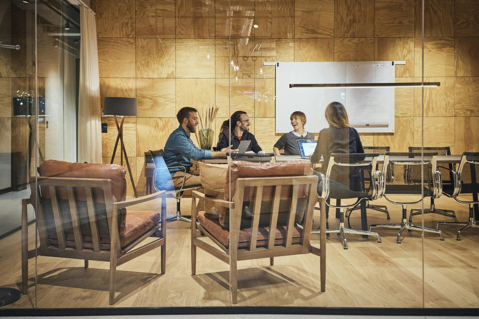 Les bureaux privés de Westhive sont entièrement meublés.