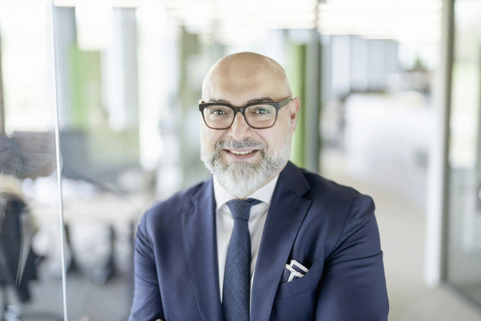 Rosario Loria ist Devisenexperte bei Raiffeisen und betreut DAC-Kunden im Devisenmanagement.