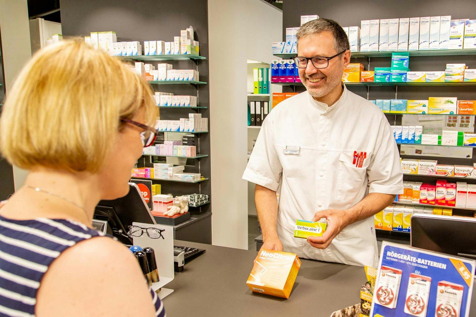 Wussten Sie schon? Apotheker*innen wie Thomas Dössegger von der Löwen-Apotheke Dietikon können auch Rezepte schreiben.