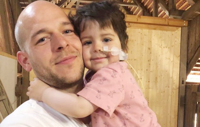 Launora Oberli und ihr Papi Mathias.