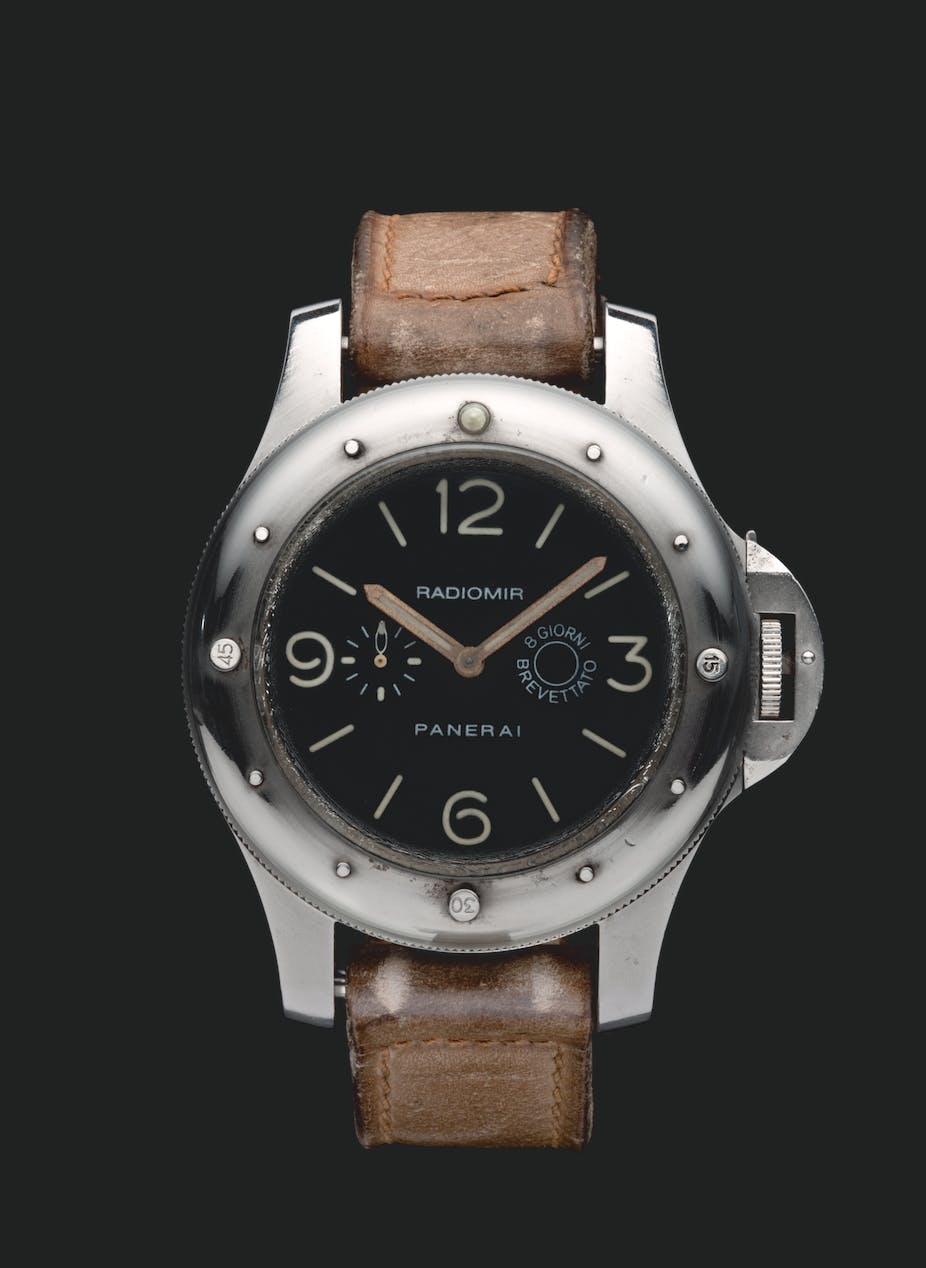 1956: apparition de la future Radiomir Egiziano. Une montre de plongée de 60 mm de diamètre, avec lunette tournante graduée, dispositif de protection...