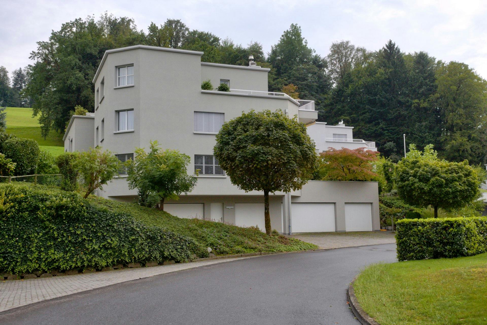 Sorgten früher vier zentrale Elektrospeicherheizungen für die Raumwärme, kommt diese heute von vier Wärmepumpen.