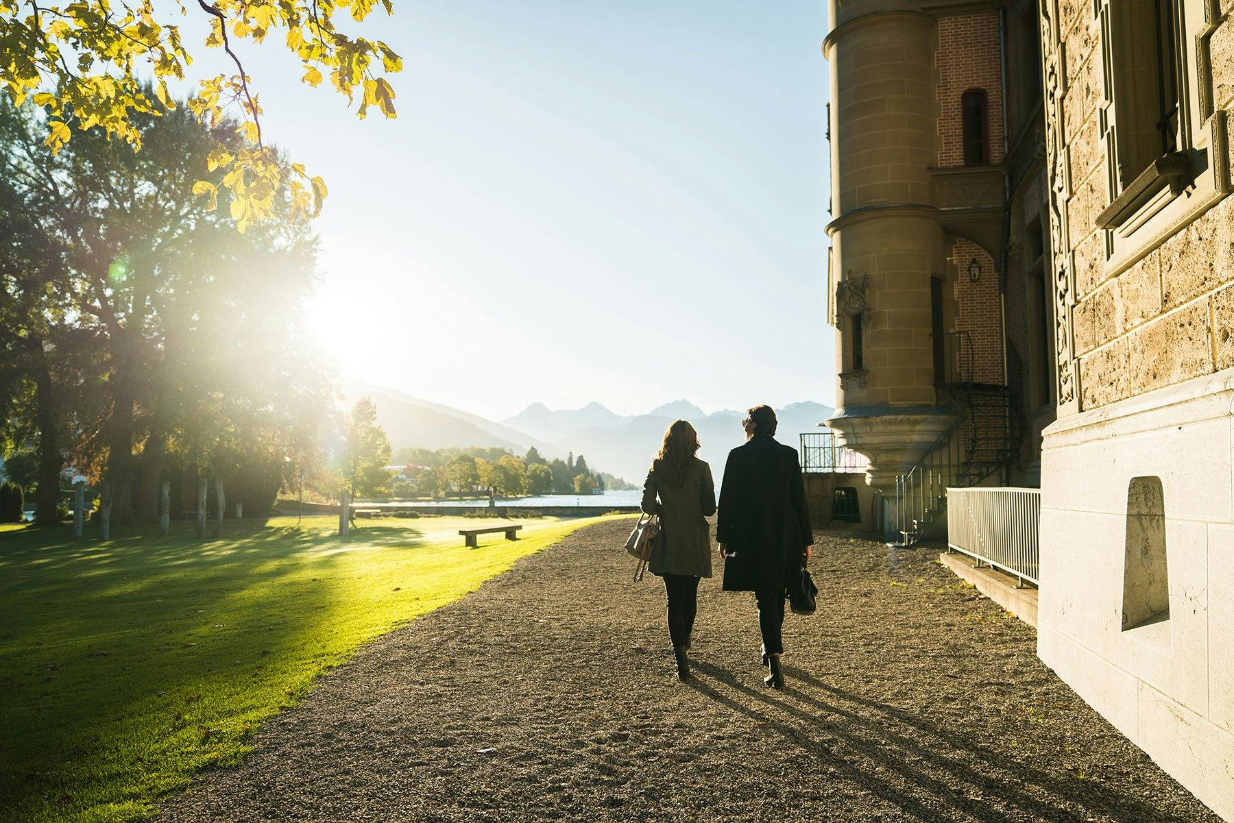 Herbstliche Morgenstimmung im Schadaupark in Thun.