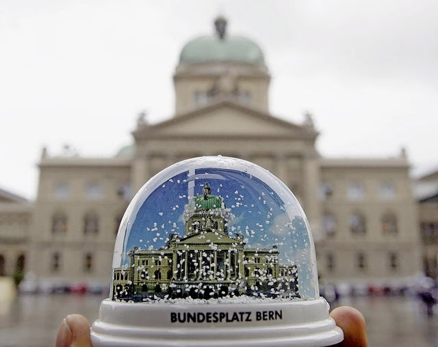 Die Aussicht stimmt: Die Renditen von Schweizer Anleihen liegen fast gleichauf mit den Dividenden­renditen von Schweizer Aktien.