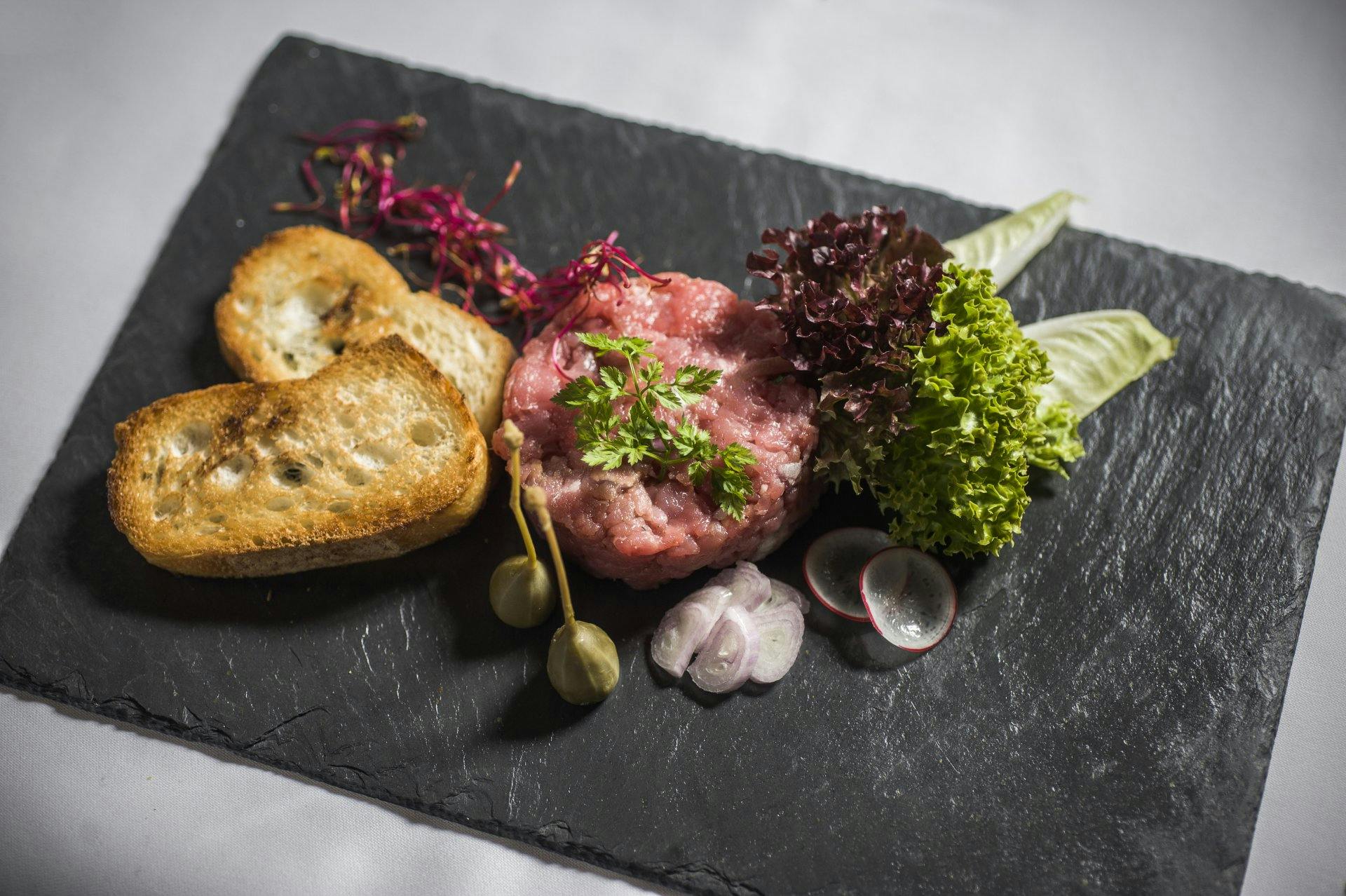 Erleben Sie kulinarische Höhepunkte mit DinnerKrimi oder WeekendKrimi in über 50 Locations, verteilt über die gesamte Deutschschweiz.