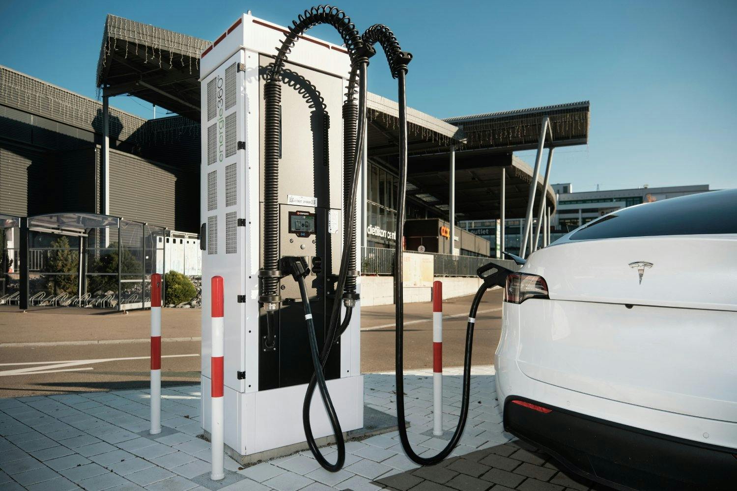 Die öffentlichen Ladestationen von Energie 360° bieten eine unkomplizierte und effiziente Lösung für alle Elektroautos an.