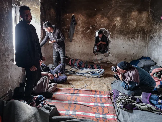 Petrus macht sich ein Bild vor Ort: Seine Texte und Bilder nehmen immer die Perspektive der Betroffenen ein.