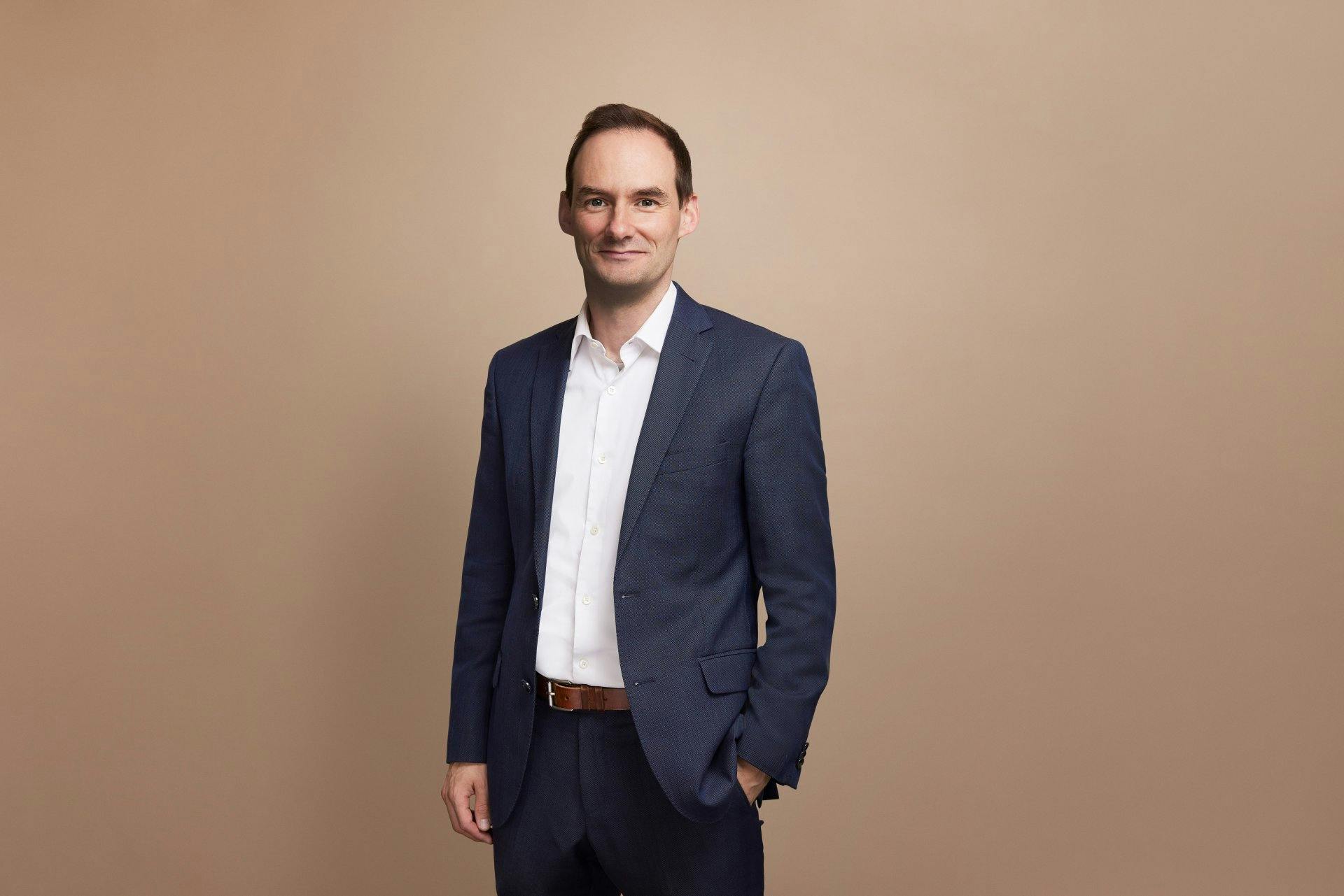 Dr. iur. Nando Stauffer erklärt, wie eine Generalversammlung online stattfinden kann.