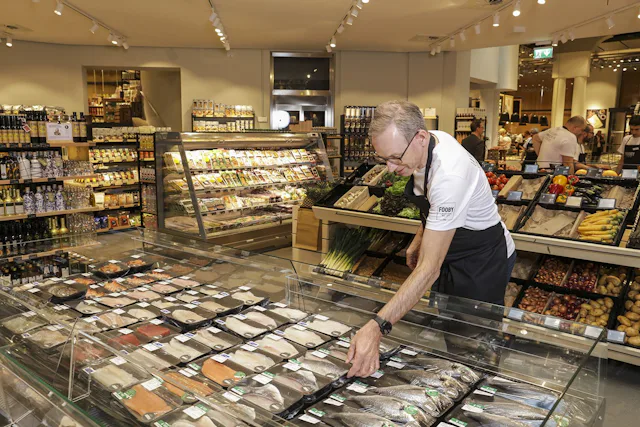 Philippe Wyss – ein CEO, ohne Berührungsängste. Hier in einer Verkaufsstelle in Lausanne.