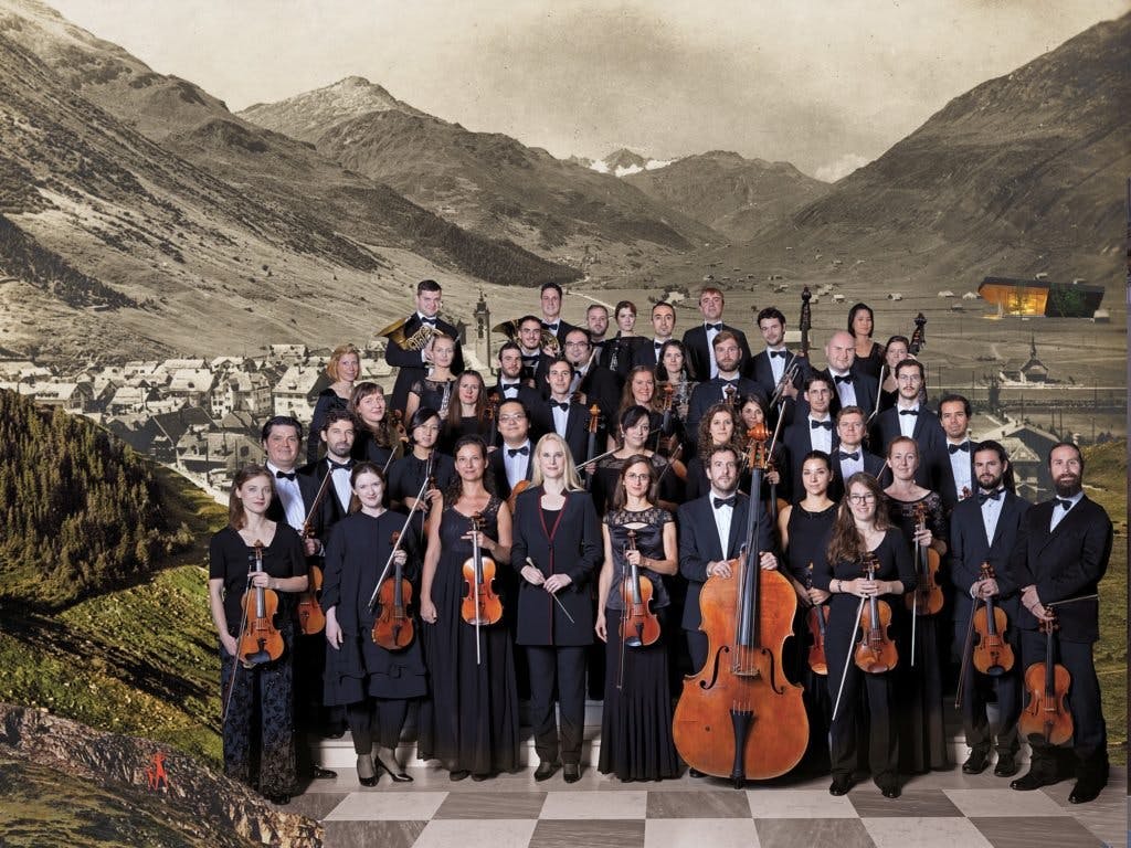Gemeinsam mit dem Residenzorchester Swiss Orchestra stellt sie Klassik und Romantik in den Fokus.
