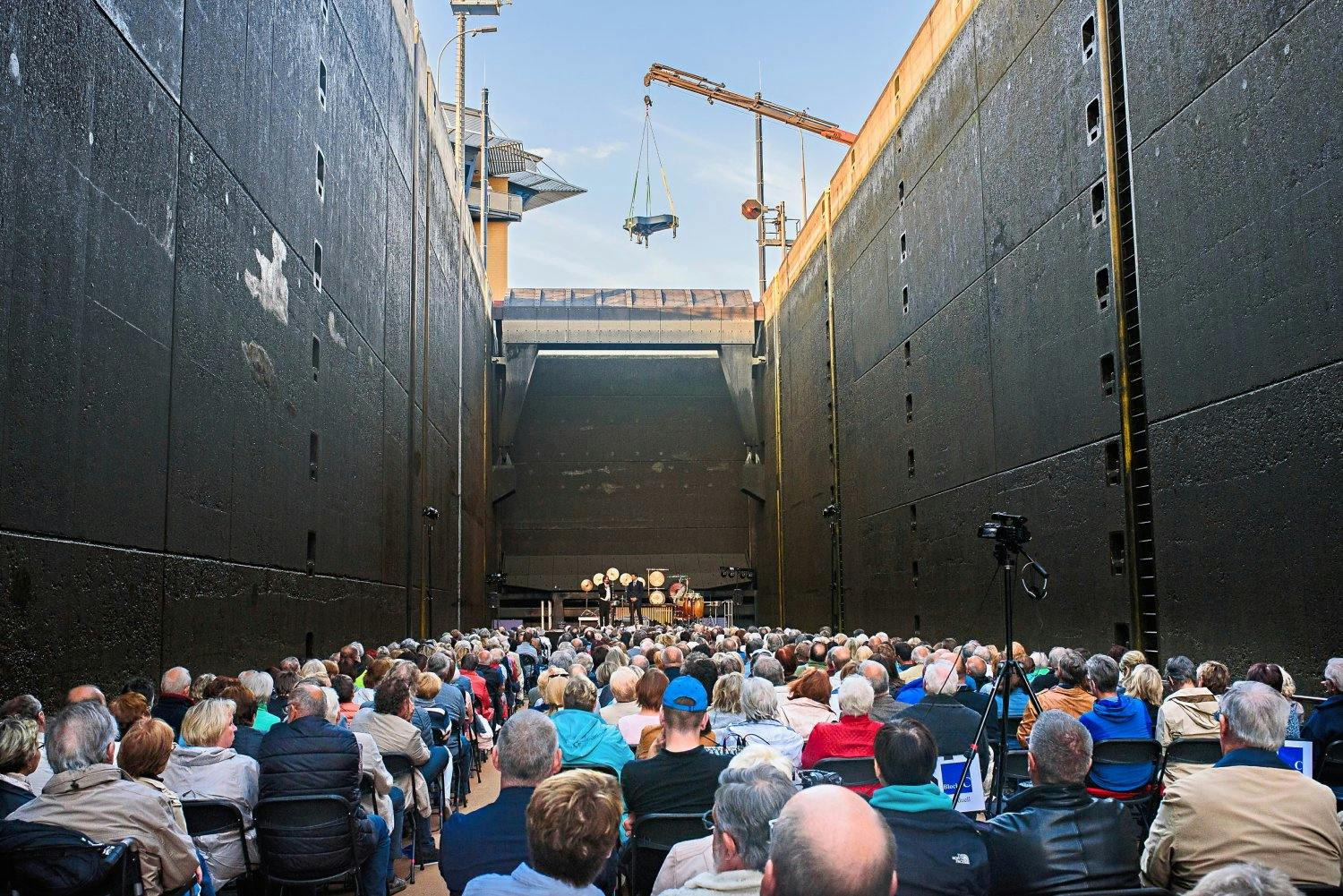 Weltpremiere: Verdis Oper «La Traviata» erklingt zum ersten Mal in zwei Donau-Schleusen.