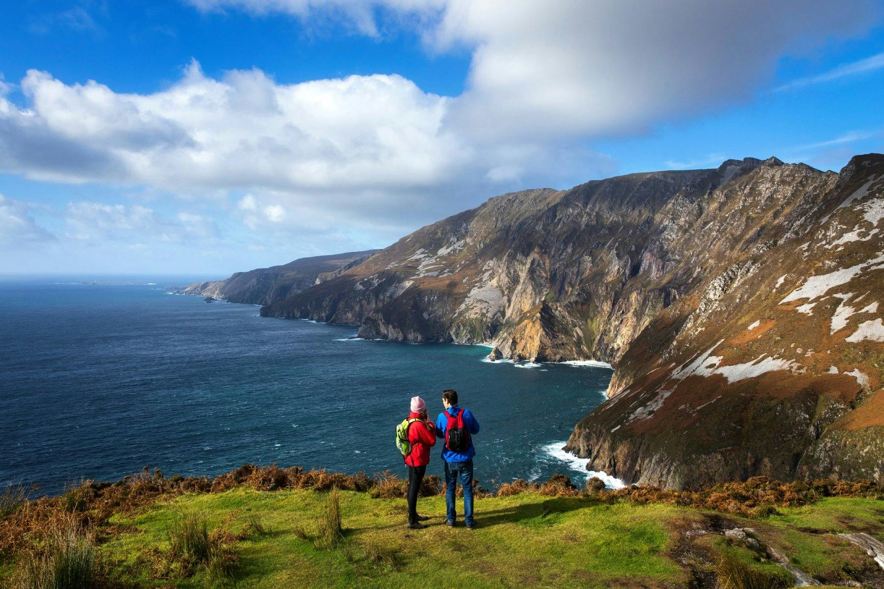 Partez vous promener le long des falaises de Slieve League et admirez le paysage majestueux.