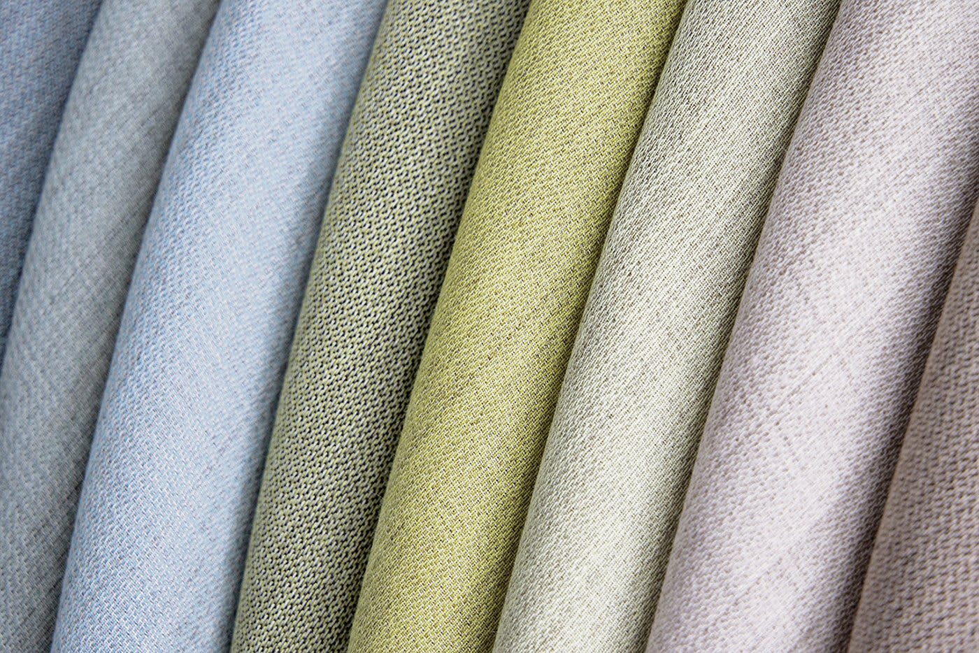 Création Baumann verarbeitet flammhemmende Polyestergarne zu Textilien für den privaten und öffentlichen Bereich, etwa zum Vorhangstoff «Shari Eco».