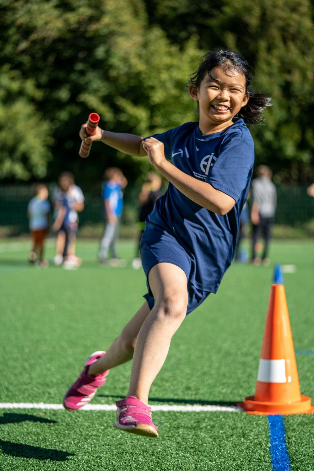 Grâce à une approche holistique de l’enfant, le programme sportif extrascolaire de l’Ecolint permet à tous les élèves, quel que soit leur niveau, de d...