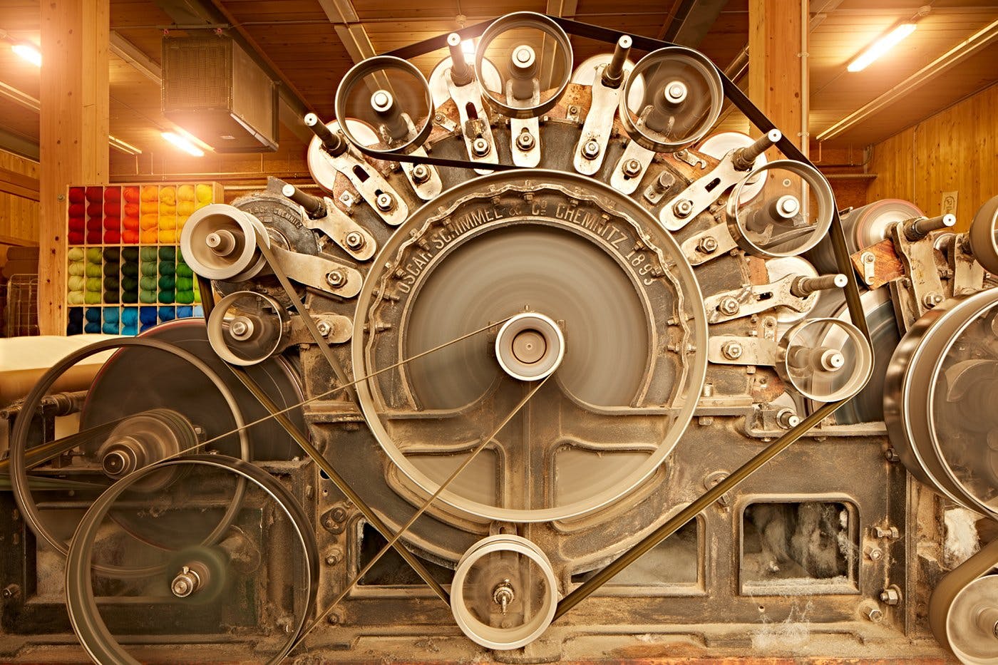 Die über 100-jährige Kardiermaschine «Krempel» ...