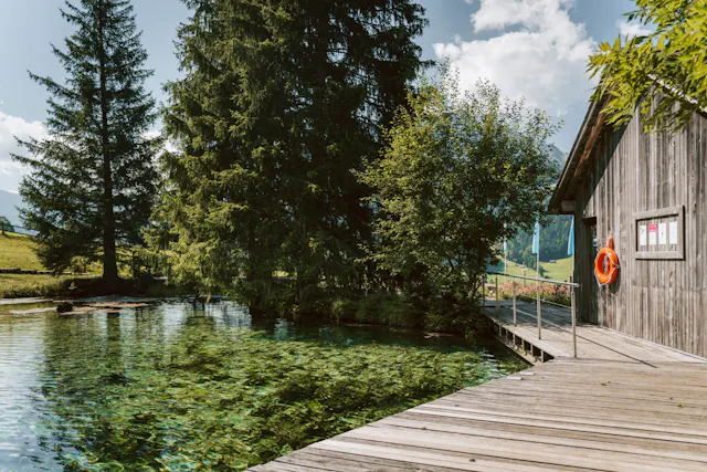 Das kristallklare Kneippwasser ist eine Wohltat für Geist und Körper.