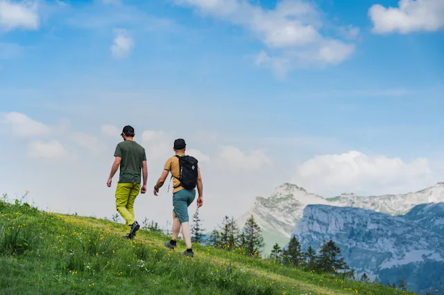 Wanderglück zwischen Moor- und Karstlandschaft.