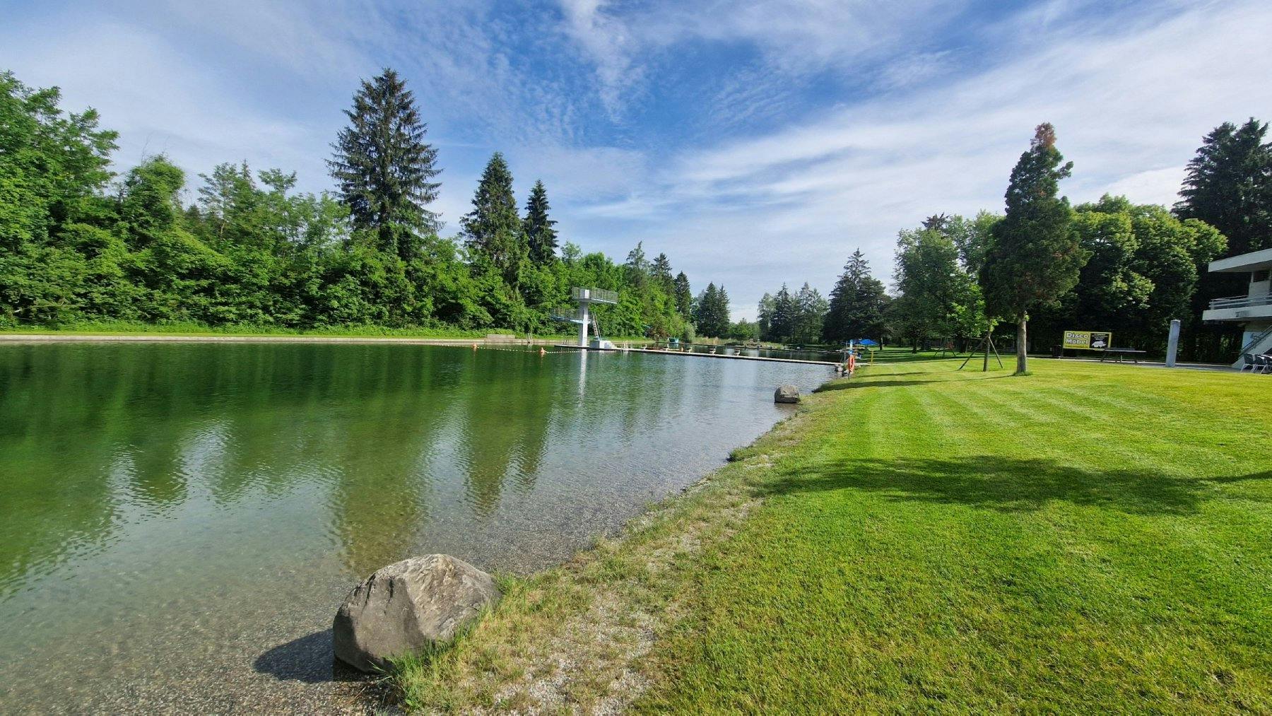 Da bekommt man doch gleich Lust, es sich am Fluss bequem zu machen.