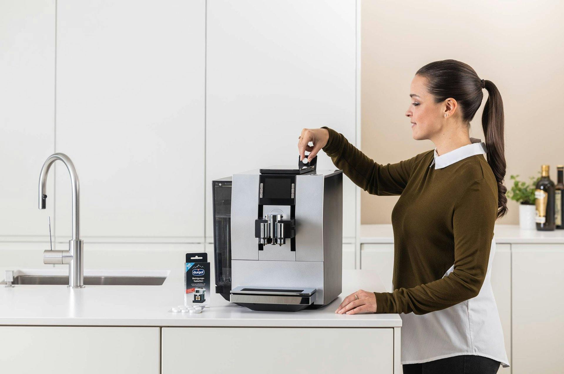 Entfernt effizient Fette, Öle und Pulverrückstände.