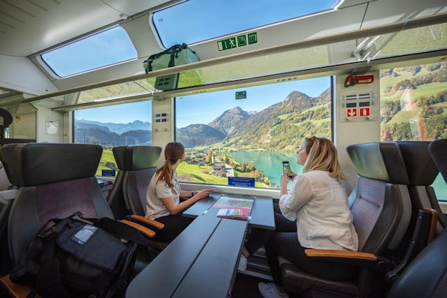 Découvrir confortablement les plus belles régions de Suisse en train: le Zentralbahn relie Lucerne à Interlaken en passant par le Brünig