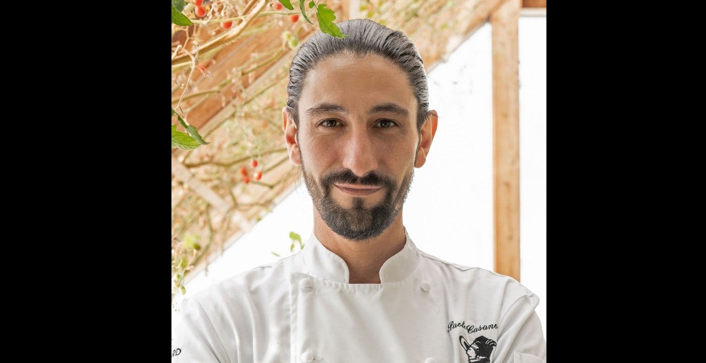 Paolo Casanova, Madulain GR: «Viel Bündnerland, viel Bio, viel Begabung – ein Green Chef, wie er im Buche steht.» Gault Millau kürt Paolo Casanova 202...