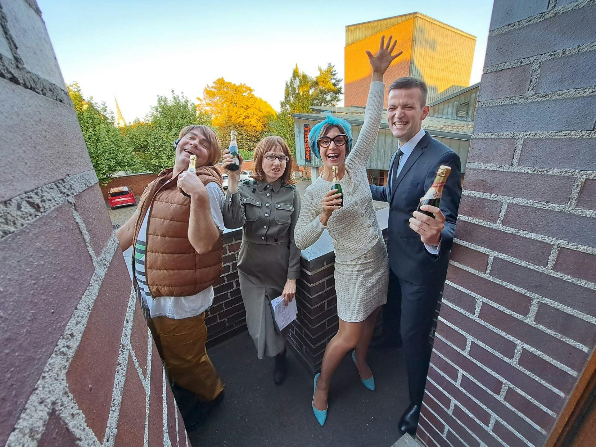 Beim «DinnerKrimi» gibts nicht nur für das Publikum, sondern auch für die Schauspielerinnen immer viel zu lachen und feiern.