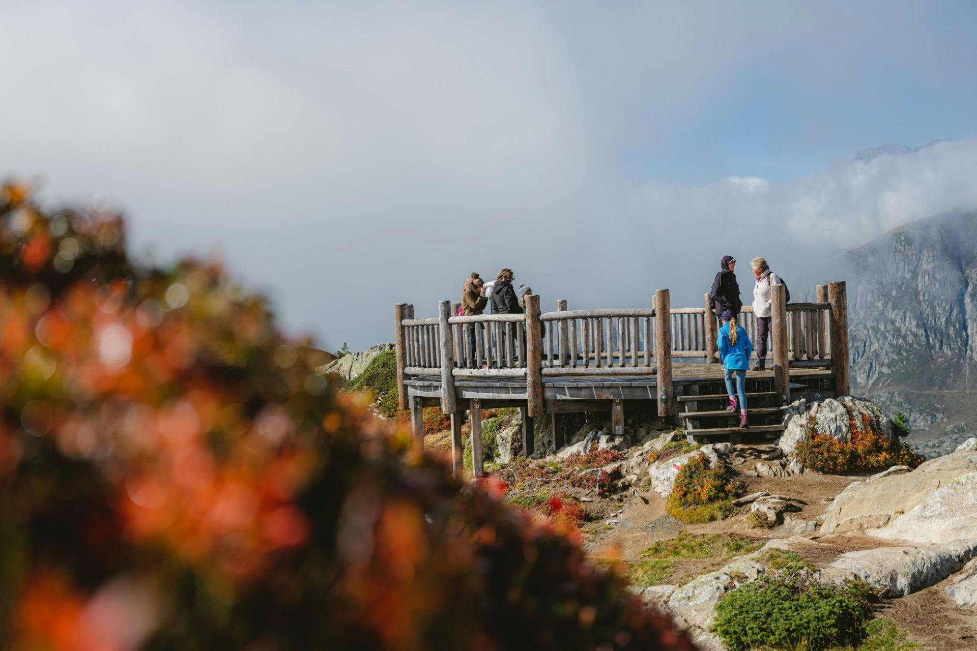 Der Aussichtspunkt Moosfluh bietet einen freien Blick auf den Grossen Aletschgletscher.
