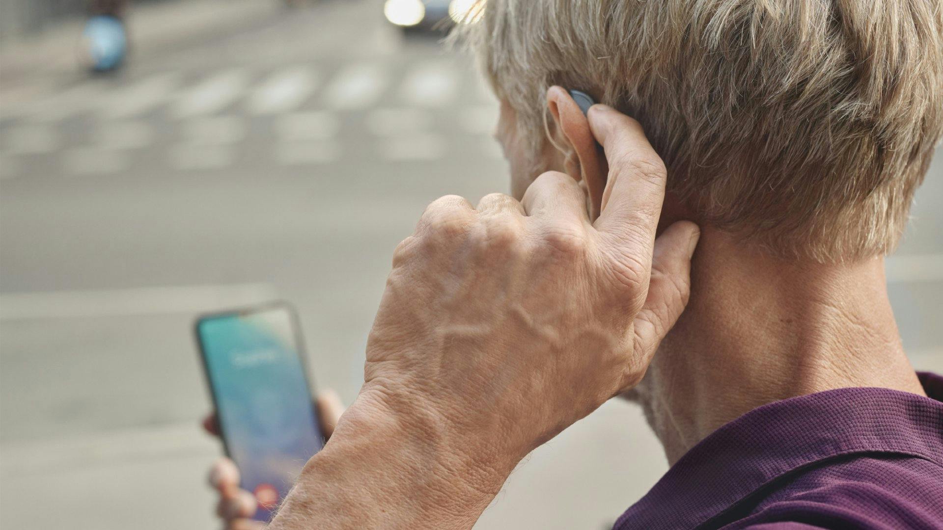 Moderne Hörgeräte: intelligente Begleiter, die den Alltag erleichtern.