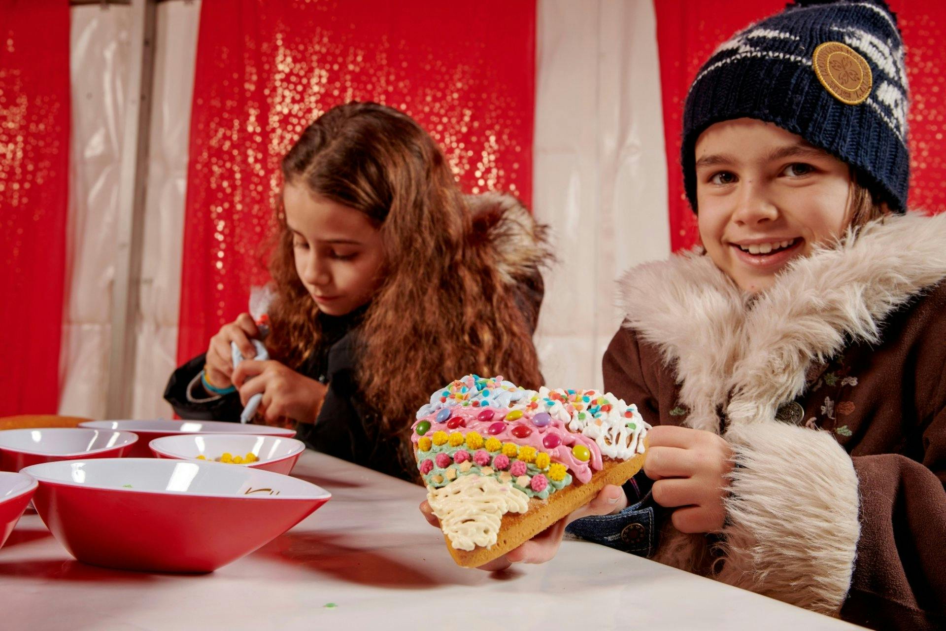 Lebkuchenverzieren mit den Kambly Maître Confiseurs