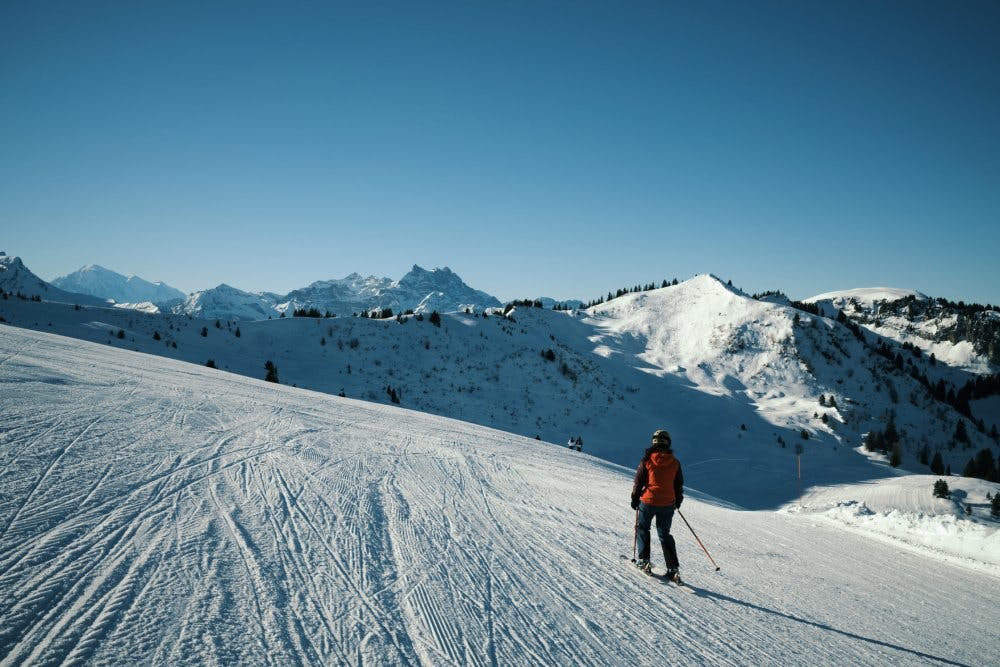 Rejoignez les pistes en transports publics.