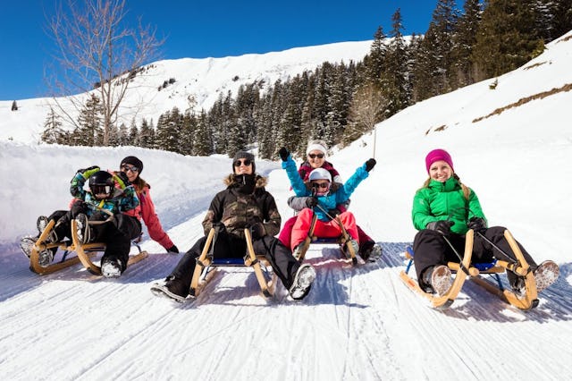 Du fun en famille sur la plus longue piste de luge aux Diablerets.