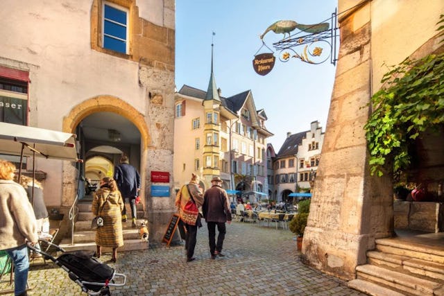 Bien vivante, la vieille ville de Bienne présente de multiples visages.
