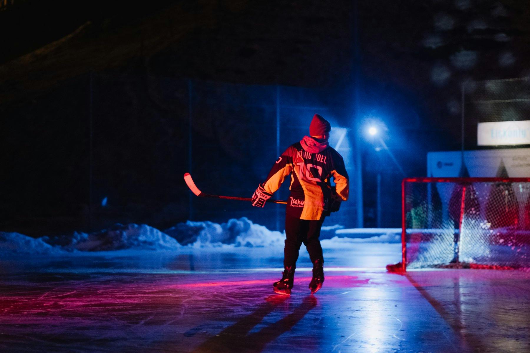 Schlittschuhzauber auf dem Eisfeld.