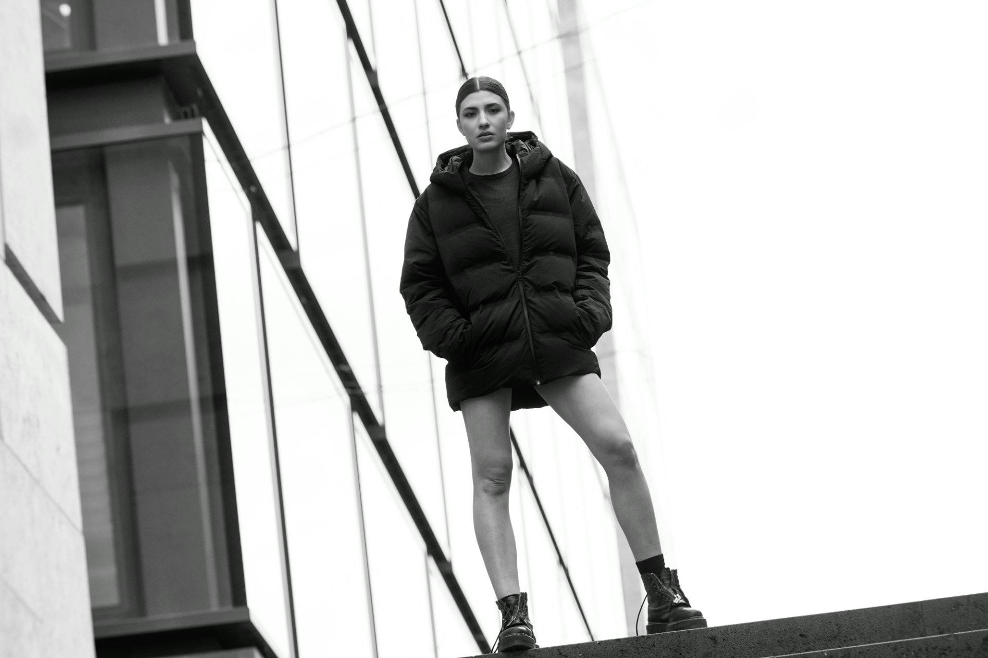 Die «Re:Down Jacke» von Muntagnard kombiniert recycelte Daunen mit biologisch abbaubaren Materialien – ein Meilenstein für umweltfreundliches Design.