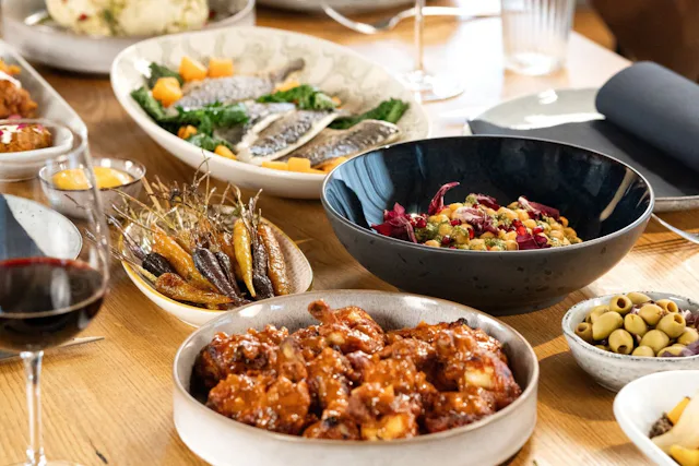 À Westhive, les invités seront gâtés par une prestation culinaire qui rendra l'événement inoubliable.