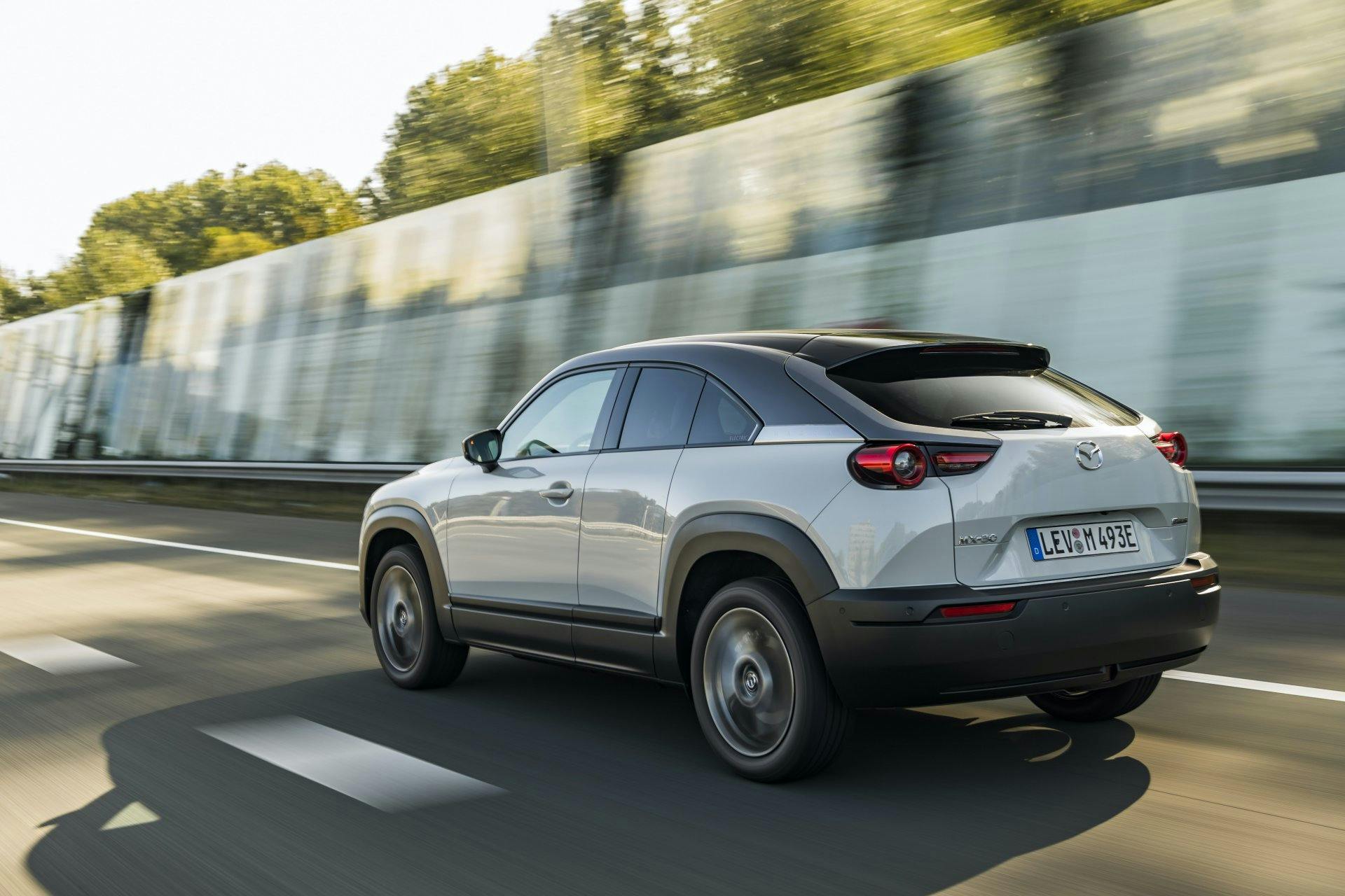 Der elektrische SUV von Mazda, der brandneue MX-30, hat mehr als genug Reichweite für den alltäglichen Gebrauch. Gleichzeitig verbessert das moderate...