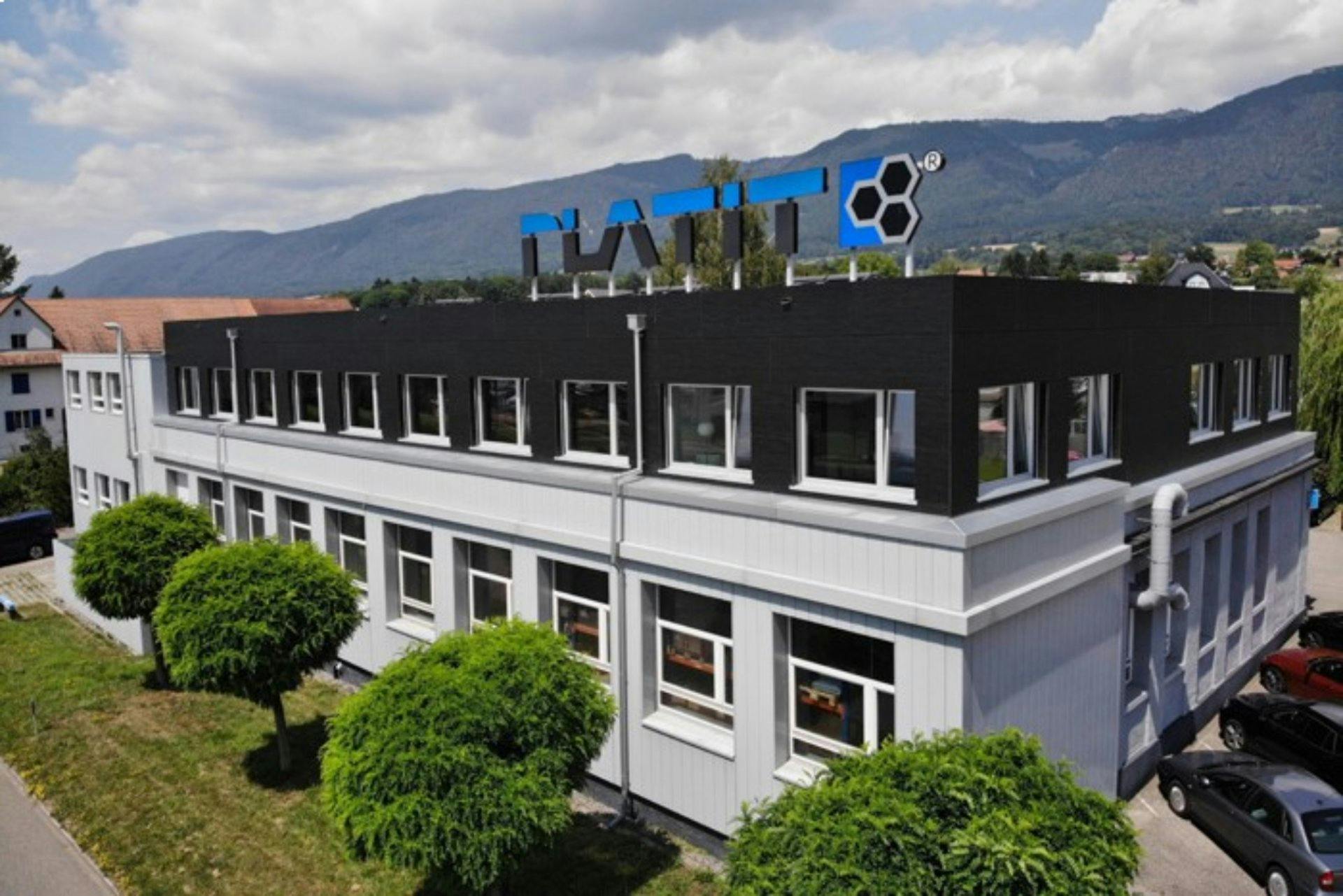 Nominiert für den Prix «SVC Espace Mittelland 2025»: PLATIT AG, der Spezialist für High-Tech-Beschichtungsverfahren für langlebige Oberflächen aus Sel...