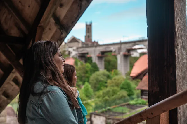 Die mittelalterlichen Stadtmauern von Freiburg: ein faszinierender Blick in die Vergangenheit.