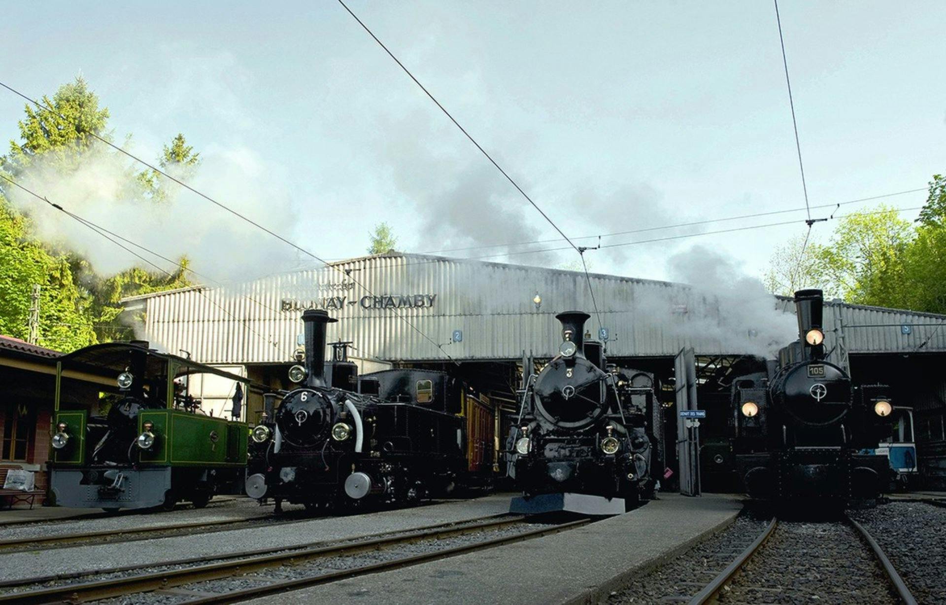 Blonay est un véritable paradis pour les amateurs de trains: plus de 80 véhicules historiques à voie métrique provenant de toute la Suisse y sont expo...