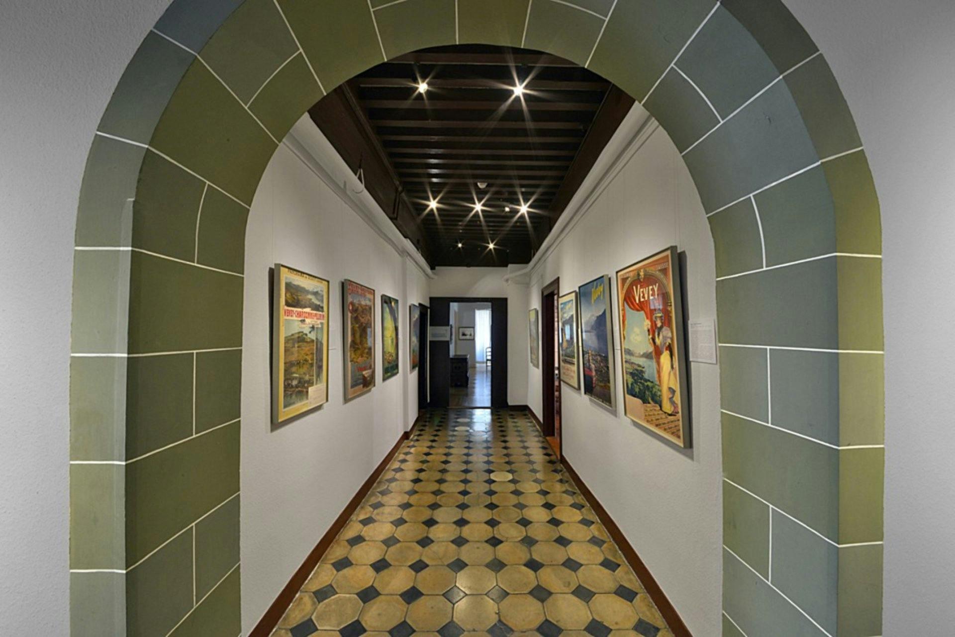 Musée historique de Vevey: In diesem Schloss aus dem 16. Jahrhundert wird die Geschichte der Region lebendig. Originalgetreu eingerichtete Räume, hist...