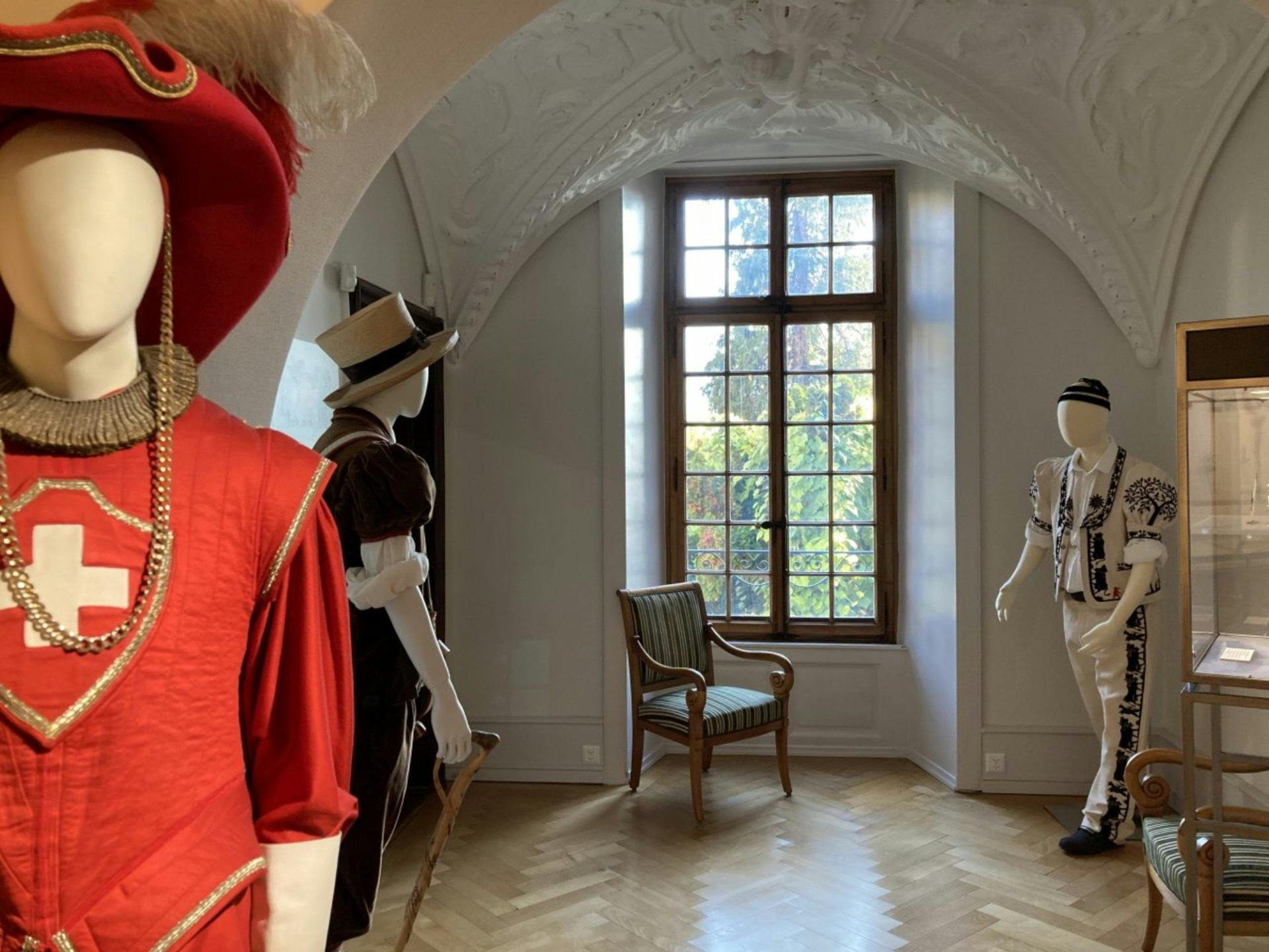 Musée de la Confrérie des Vignerons: ce musée raconte l’histoire passionnante de la Confrérie des Vignerons de Vevey. Outre des costumes et des docume...