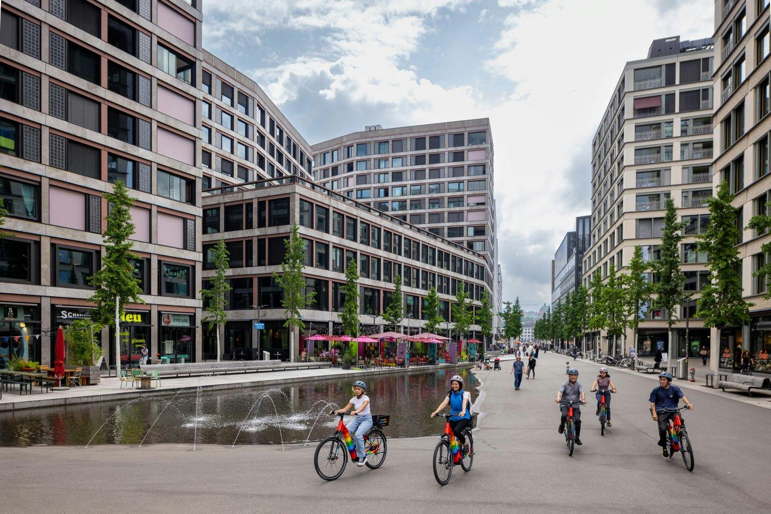 Bei der Velostation beginnt das elektrische Abenteuer durch Zürich – Ausrüstung inklusive.