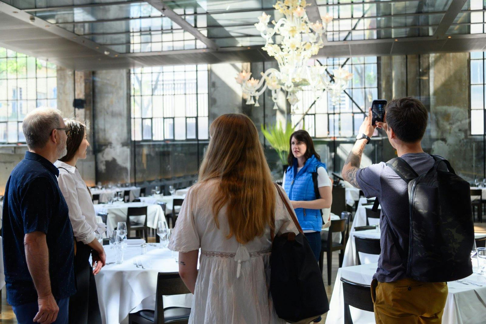 Zürich-West im Wandel: Wo früher Industrie dominierte, wächst heute eine innovative Quartierskultur.