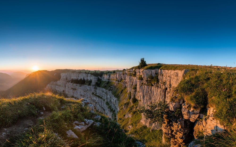 Plutôt en quête de randonnées offrant des vues imprenables? Dans ce cas, les trains de la ligne R21 vous emmènent en seulement 21 minutes de Neuchâtel...