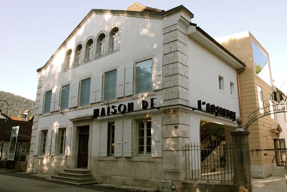 Ensuite, direction Môtiers et sa fameuse Maison de l’Absinthe, véritable «temple» dédié à l’absinthe, qui met en lumière le riche patrimoine associé à...
