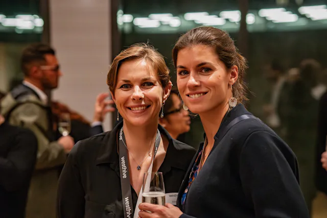 Valentine et Elena de l'équipe Westhive soutiennent les organisateurs d'événements de A à Z.