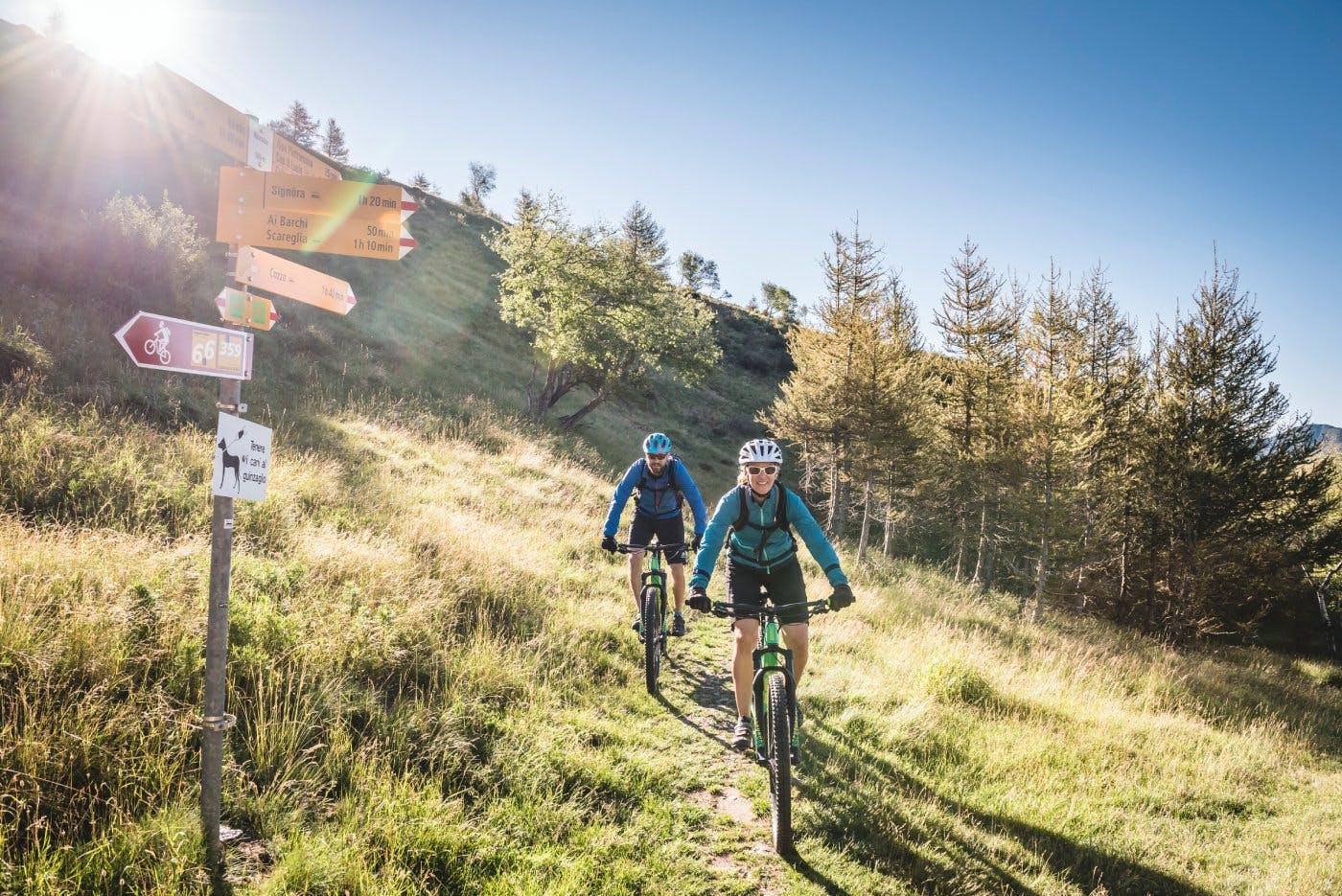 Une véritable aventure à vélo vous attend sur le sentier en hauteur de la Lugano Bike – Route n° 66: l’itinéraire est divisé en quatre étapes et serpe...