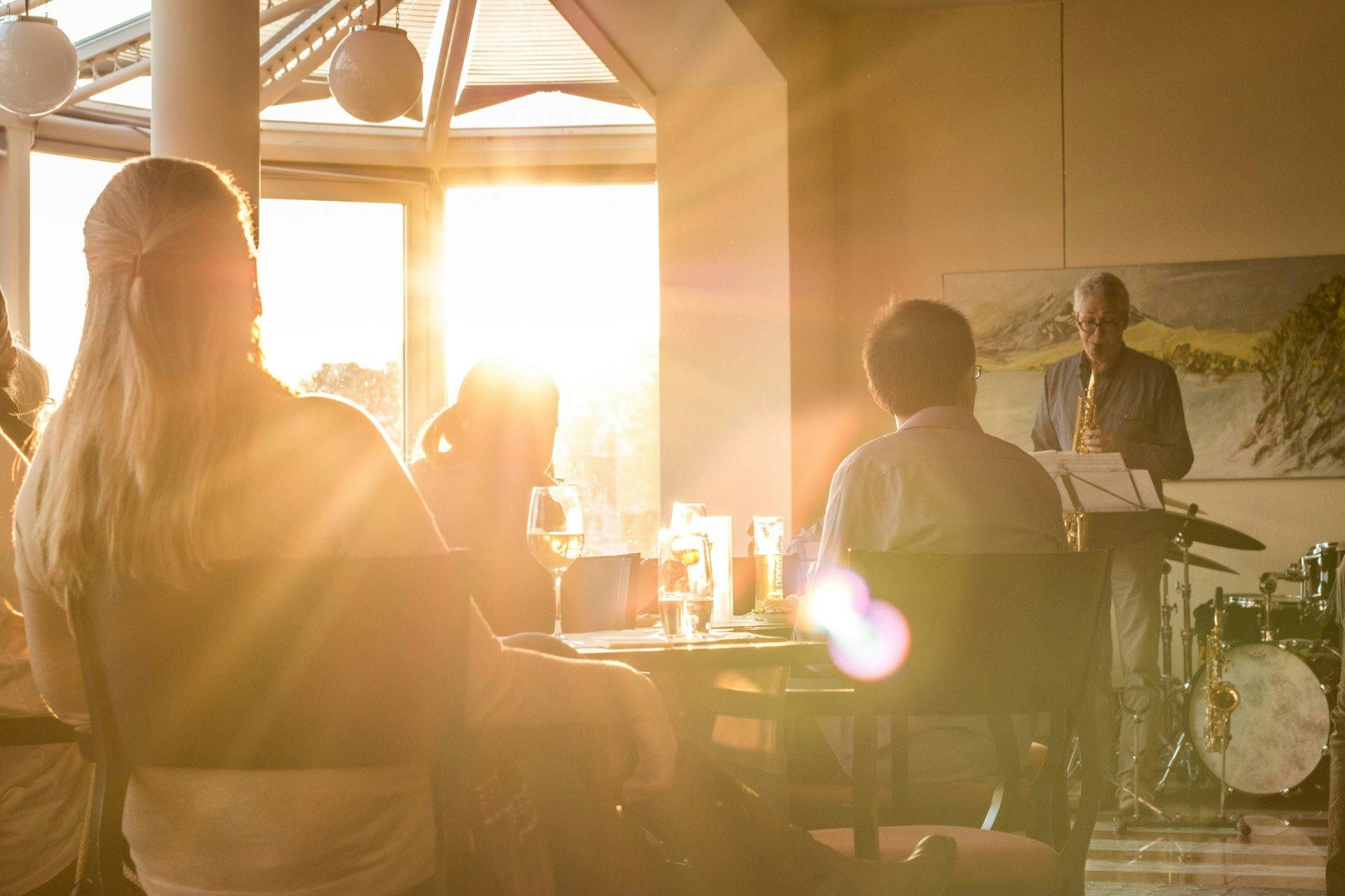 Die Sonne stiehlt den Jazzbands beim Pop Up Jazz Club schon fast die Show © Marvinho dos Santos.