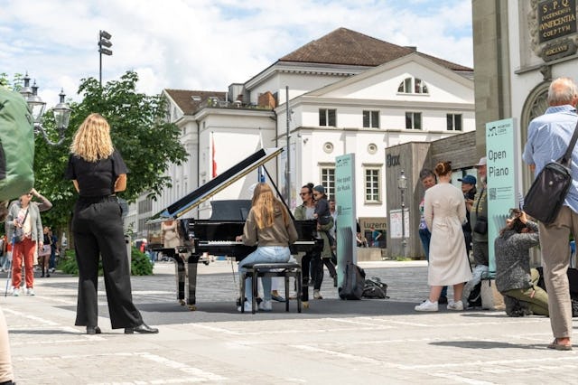 Mit dem Projekt «Open Piano» der IG Musikstadt Luzern verwandelte sich der Jesuitenplatz in Luzern an mehreren Sommerwochenenden in eine offene Bühne...